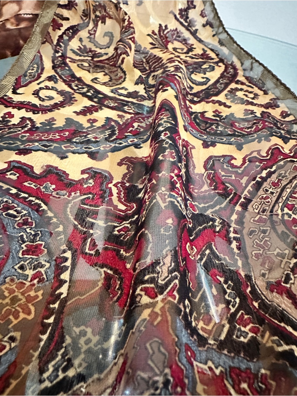 Decorative Paisley scarf - Red and Gold